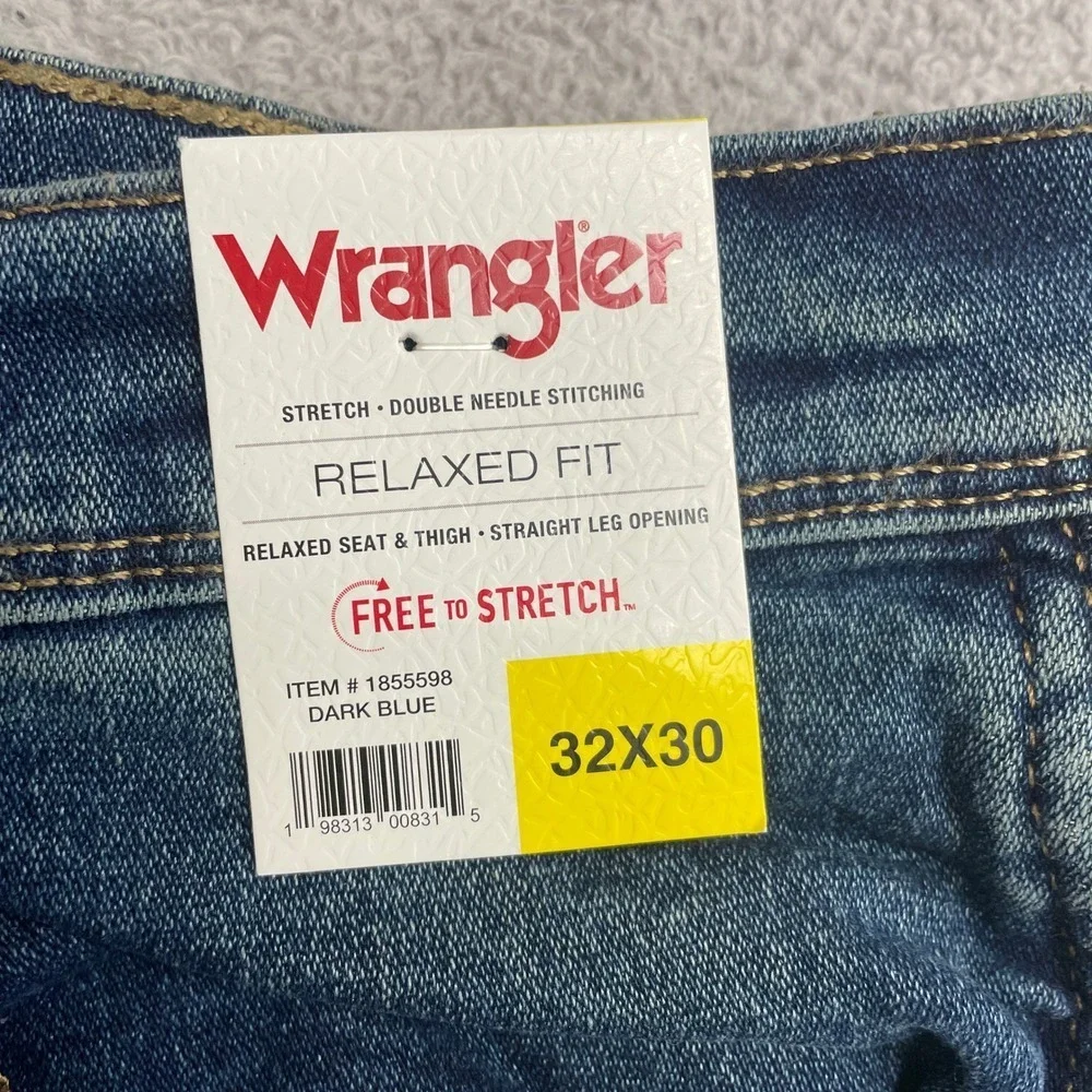 NEW Wrangler Men's Size 32x30 Relaxed Fit Dark Blue Stretch Jeans